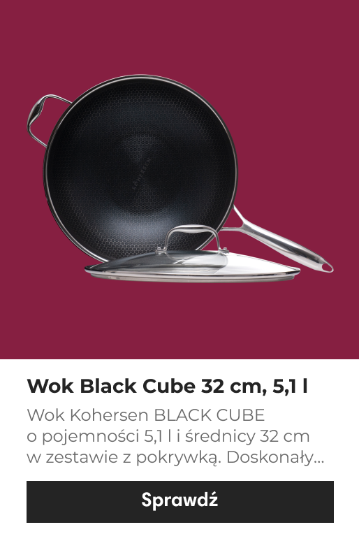 Wok Kohersen BLACK CUBE o pojemności 5,1 l i średnicy 32 cm w zestawie z pokrywką. Doskonały do przyrządzania dań kuchni azjatyckiej. Naczynie pokryte jest dwustronną, nieprzywierającą powłoką BLACK CUBE, wyjątkowo odporną na zarysowania.